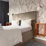 White Guest *