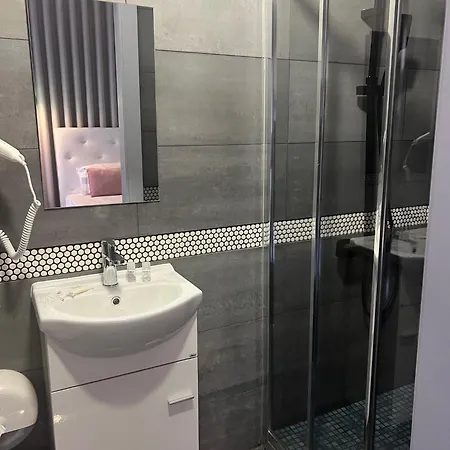 White Guest * Фатіма