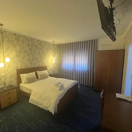 White Guest ファティマ