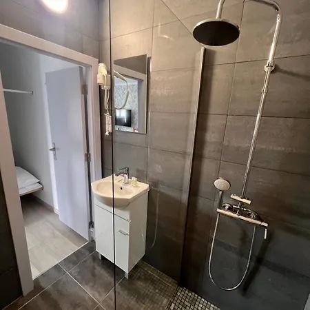Pensión White Guest 3*