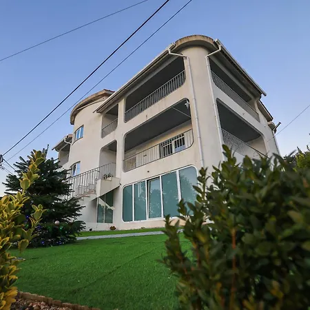 White Guest Фатима